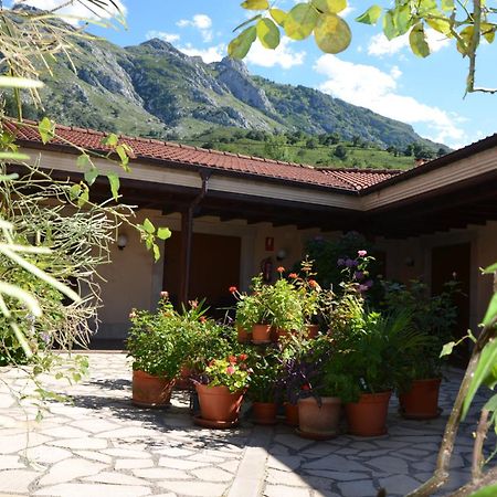 Hotel Arenas De Cabrales- Apartamentos Exterior photo