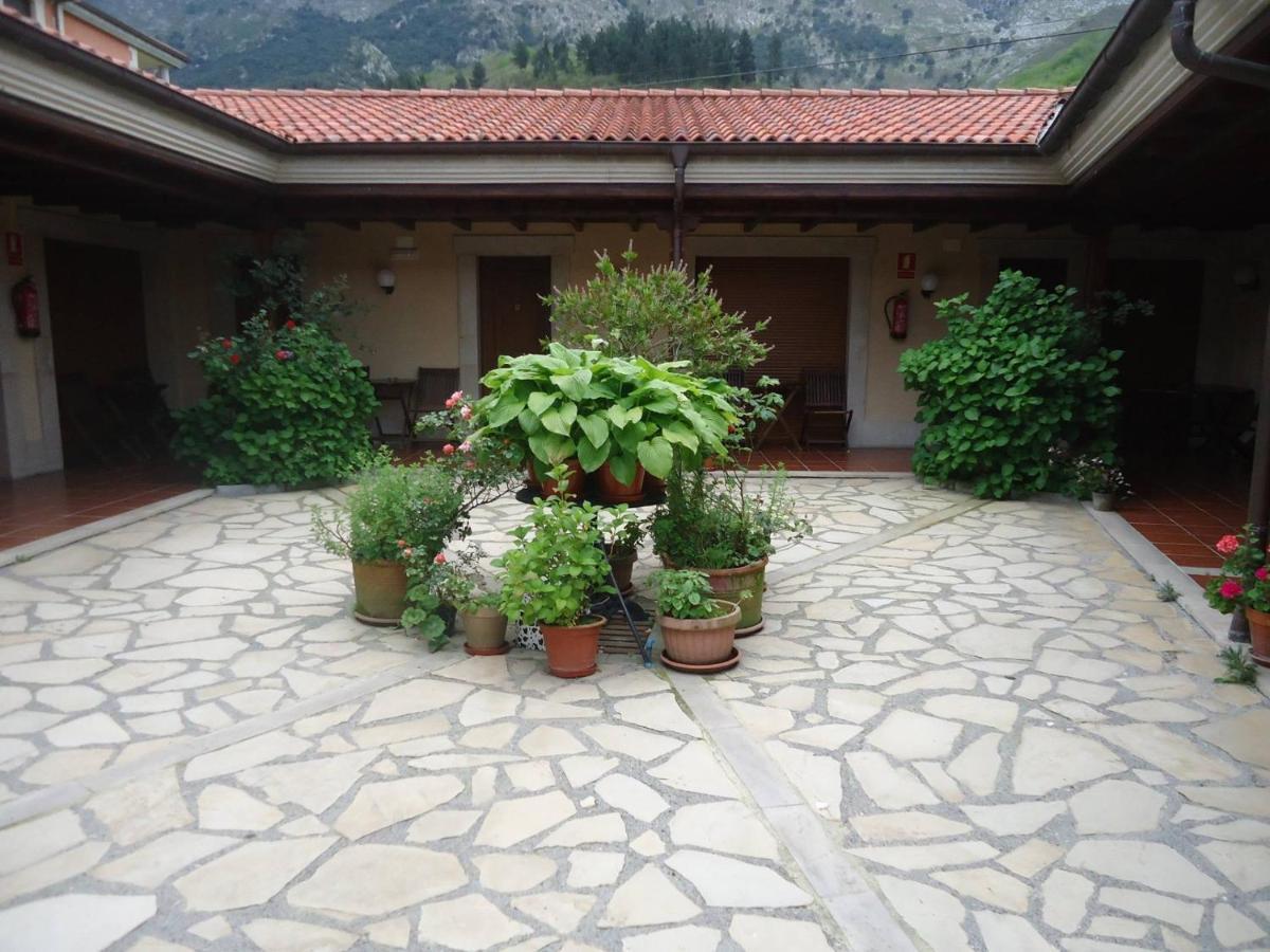 Hotel Arenas De Cabrales- Apartamentos Exterior photo