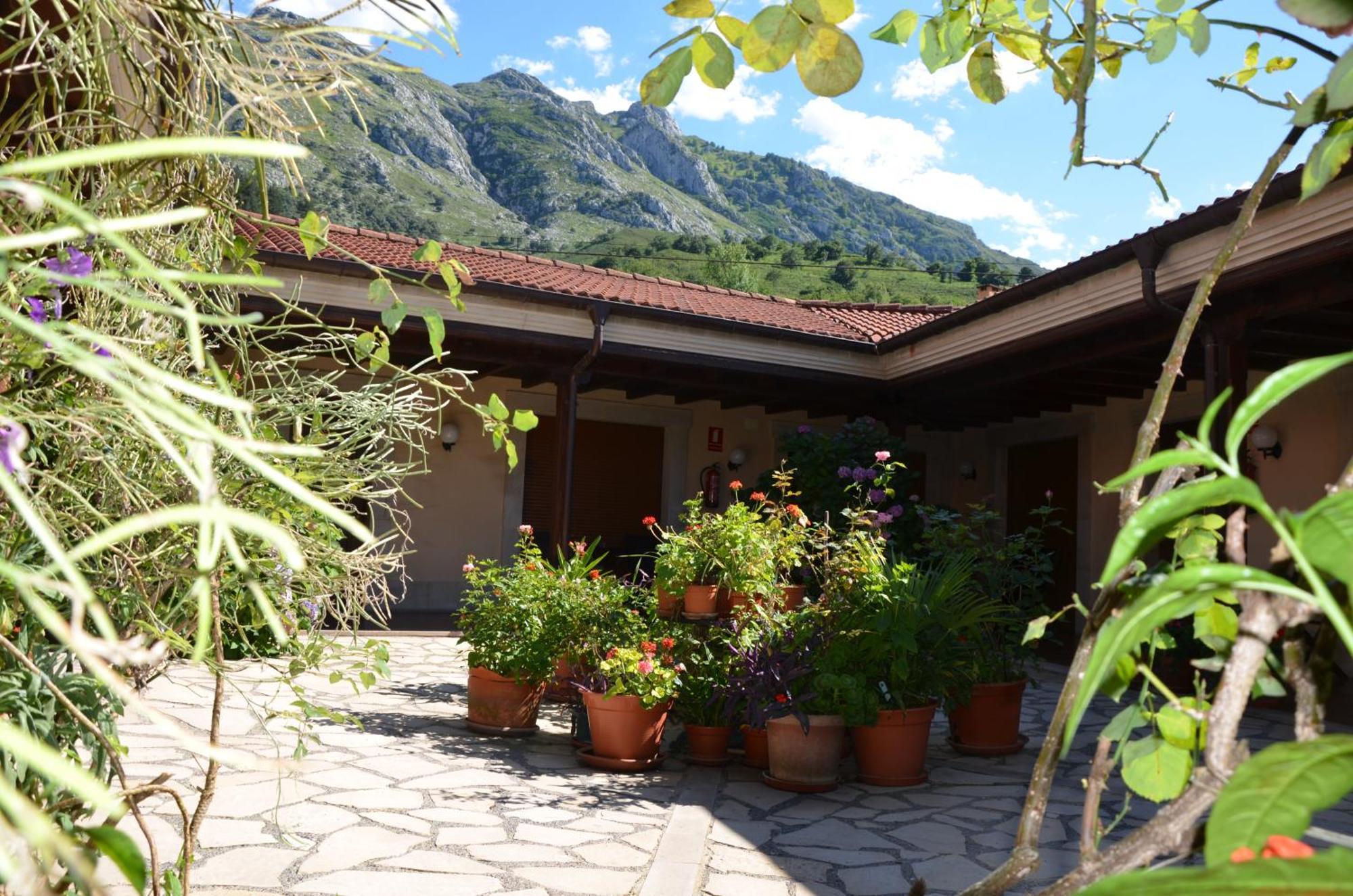 Hotel Arenas De Cabrales- Apartamentos Exterior photo